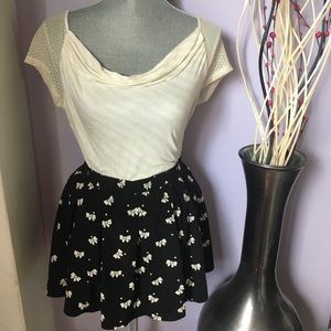 🚫SOLD🚫Forever 21 black skort with bows